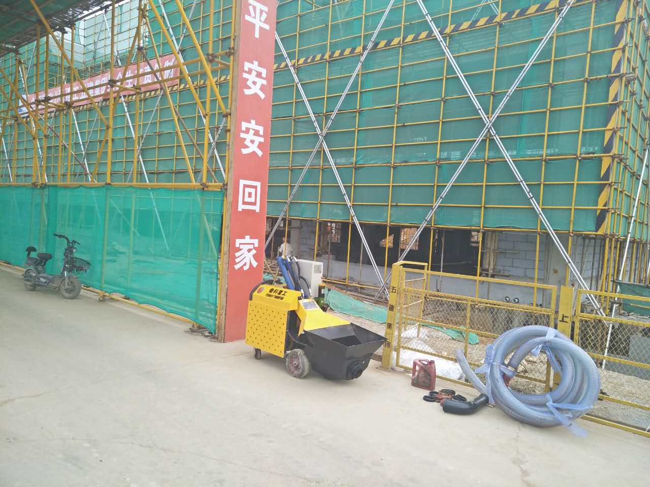構造柱輸送泵廠家施工現(xiàn)場